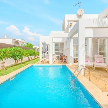 Holiday home Familienfreundliches Charmantes Mit Grill, Terrasse Und Garten