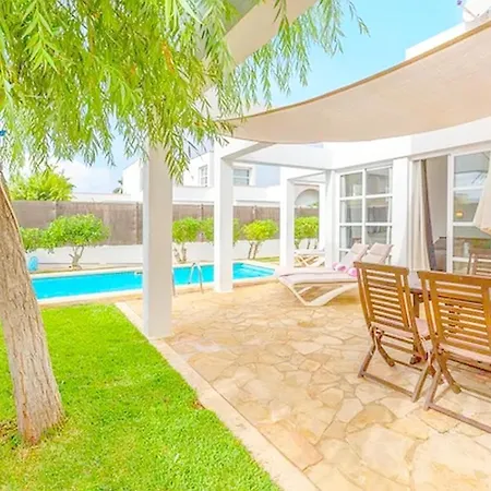 Familienfreundliches Charmantes Mit Grill, Terrasse Und Garten Prázdninový dům *