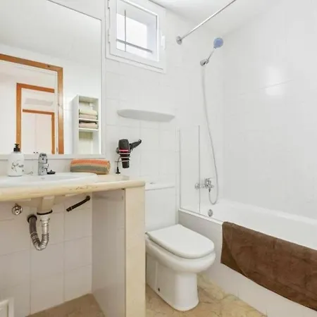 Holiday home Familienfreundliches Charmantes Mit Grill, Terrasse Und Garten