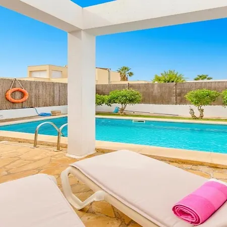 Familienfreundliches Charmantes Mit Grill, Terrasse Und Garten Holiday home *