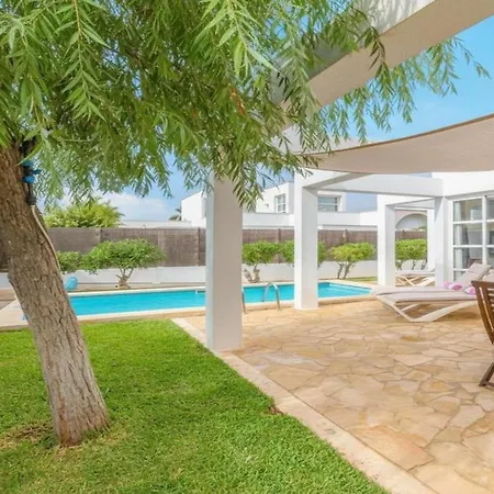 Familienfreundliches Charmantes Mit Grill, Terrasse Und Garten Holiday home *