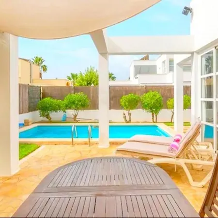 Familienfreundliches Charmantes Mit Grill, Terrasse Und Garten Holiday home *
