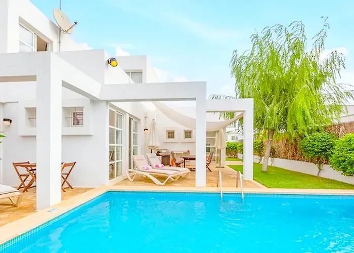 Nyaraló Familienfreundliches Charmantes Mit Grill, Terrasse Und Garten *